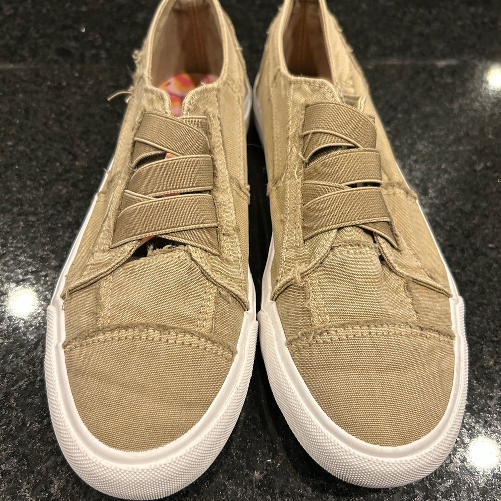 Stylish Tan Canvas Sneakers for Women